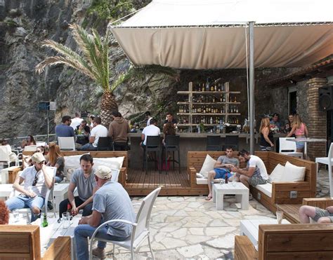 la grotta bar